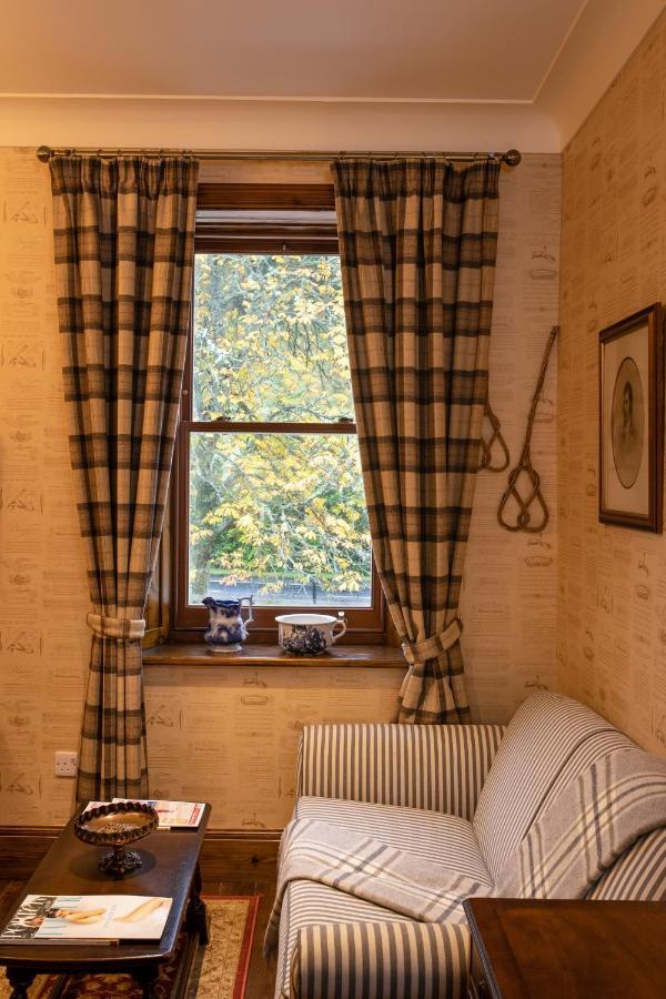 The Whispering Pine Lodge Letterfinlay Exteriör bild