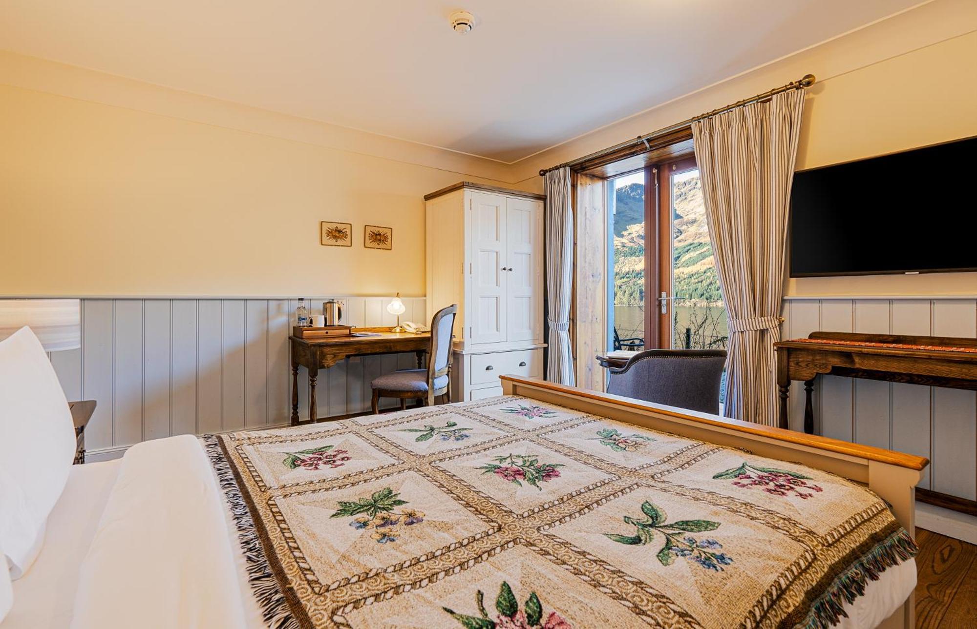 The Whispering Pine Lodge Letterfinlay Exteriör bild
