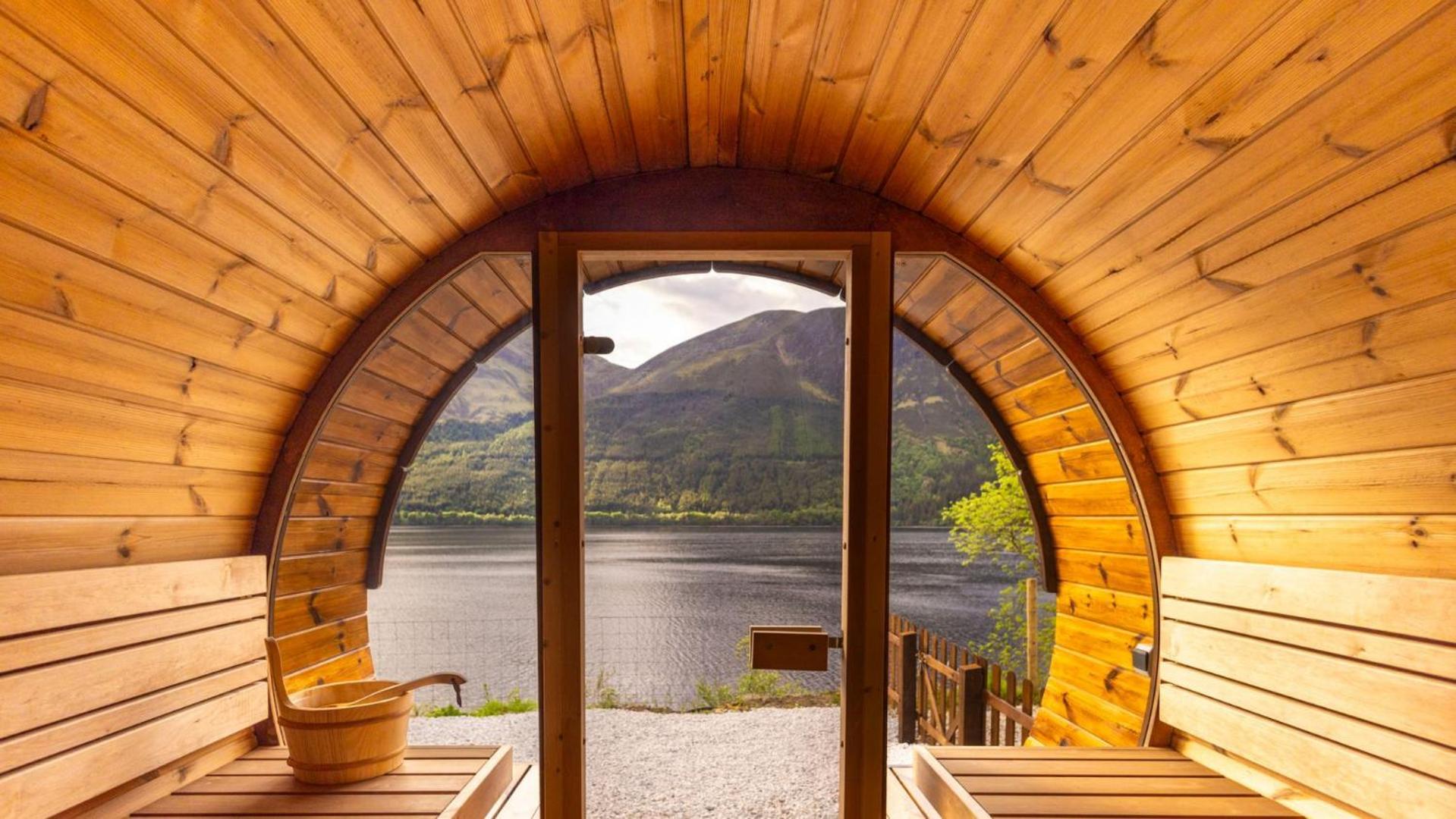 The Whispering Pine Lodge Letterfinlay Exteriör bild